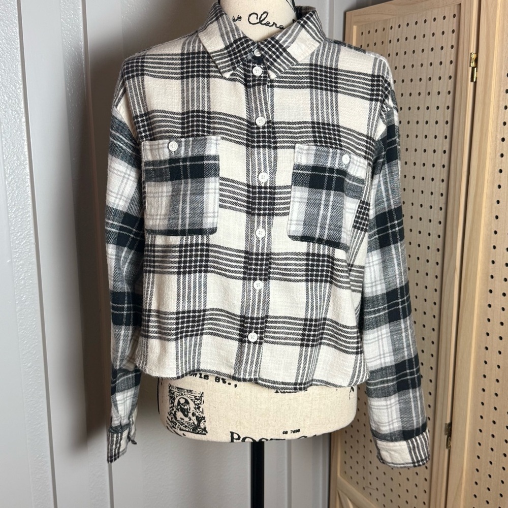 American Eagle Plaid Button-Down Shirt Women’s Small – Cropped Flannel - Picture 2 of 9